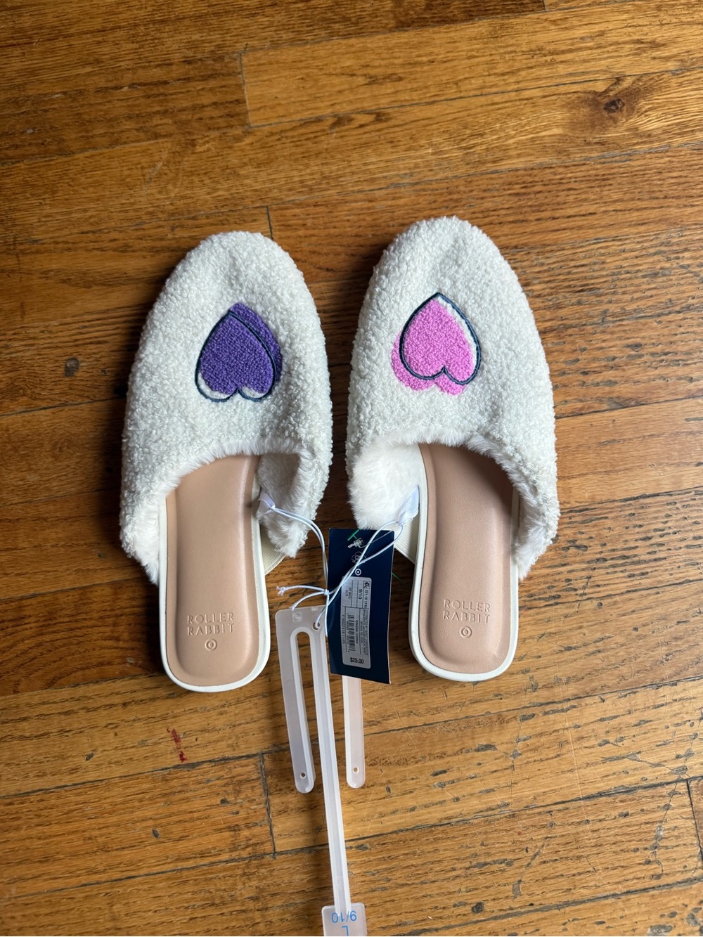 NWT Roller Rabbit x Target Women’s Fuzzy Slippers Sz:9/10